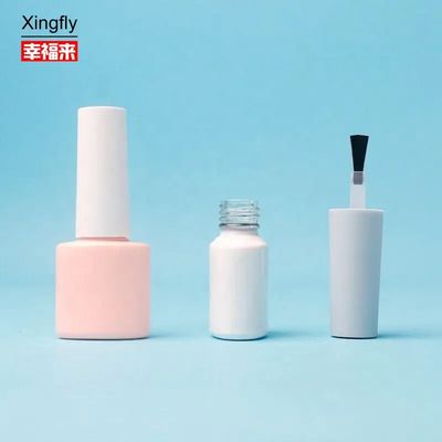 Contenedor de esmalte de uñas de vidrio vacío con manipulación de la superficie del revestimiento